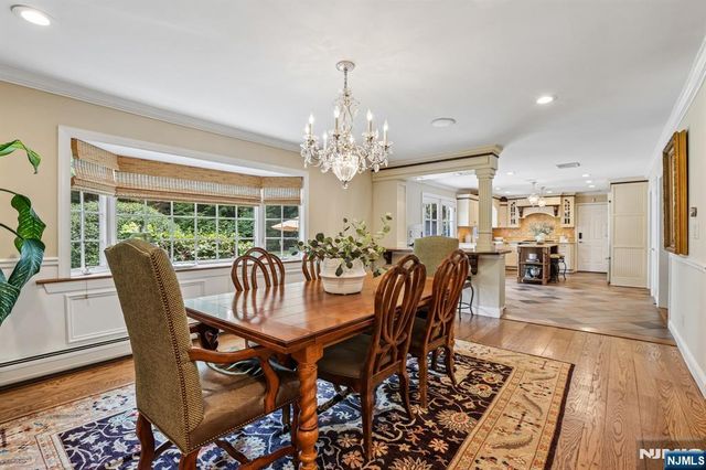 18 Roxbury Downs, Upper Saddle River, NJ 07458