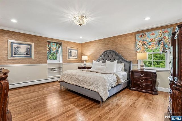 18 Roxbury Downs, Upper Saddle River, NJ 07458