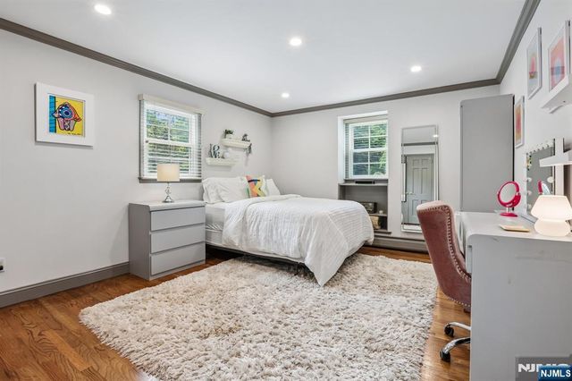 18 Roxbury Downs, Upper Saddle River, NJ 07458
