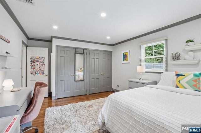 18 Roxbury Downs, Upper Saddle River, NJ 07458