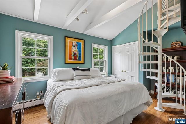 18 Roxbury Downs, Upper Saddle River, NJ 07458