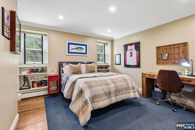 18 Roxbury Downs, Upper Saddle River, NJ 07458