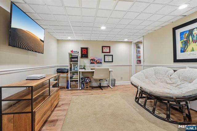 18 Roxbury Downs, Upper Saddle River, NJ 07458