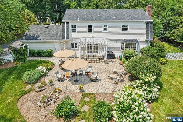 18 Roxbury Downs, Upper Saddle River, NJ 07458
