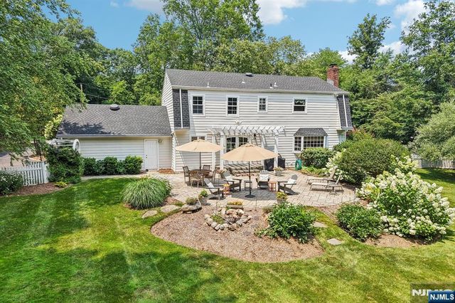 18 Roxbury Downs, Upper Saddle River, NJ 07458