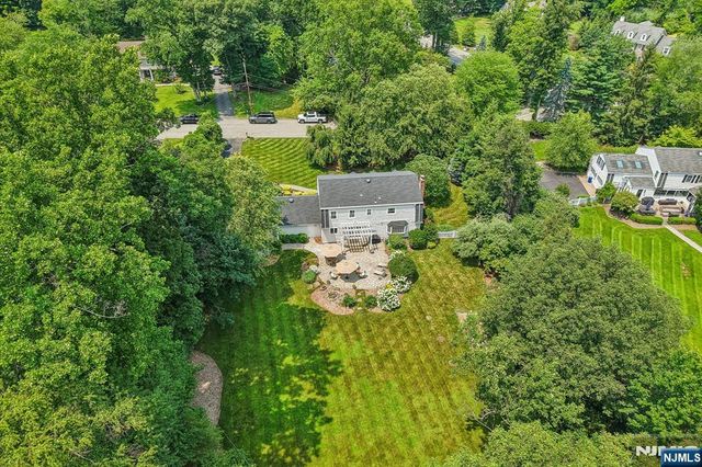 18 Roxbury Downs, Upper Saddle River, NJ 07458