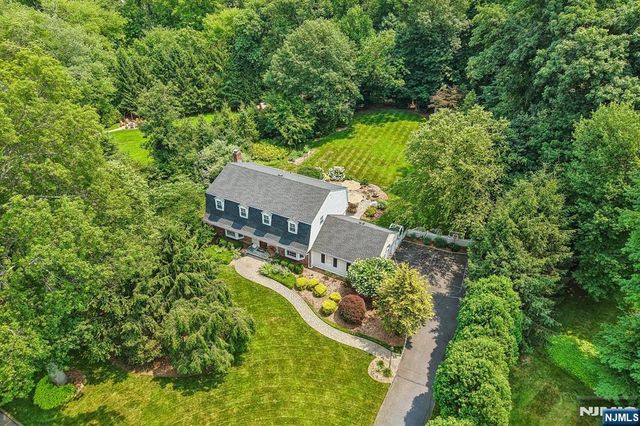 18 Roxbury Downs, Upper Saddle River, NJ 07458