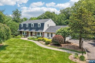 18 Roxbury Downs, Upper Saddle River, NJ 07458
