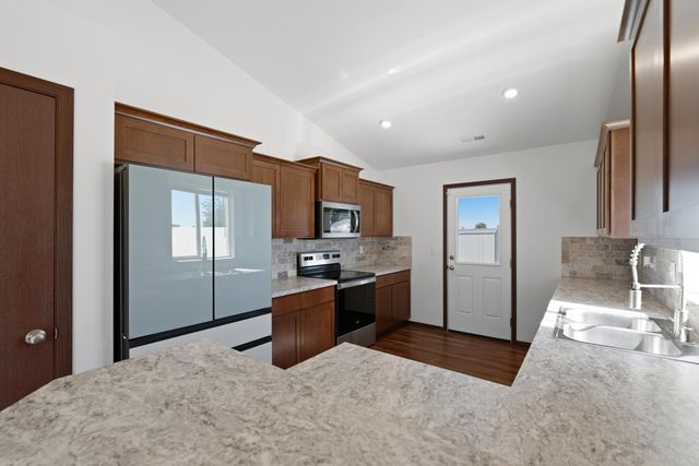 10326 W Salmonberry Rd, Cheney, WA 99004