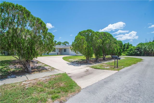 261 Mensh Avenue, Sebastian, FL 32958