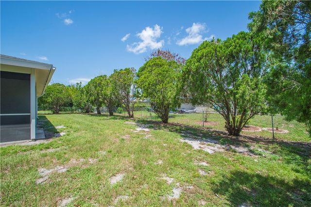 261 Mensh Avenue, Sebastian, FL 32958