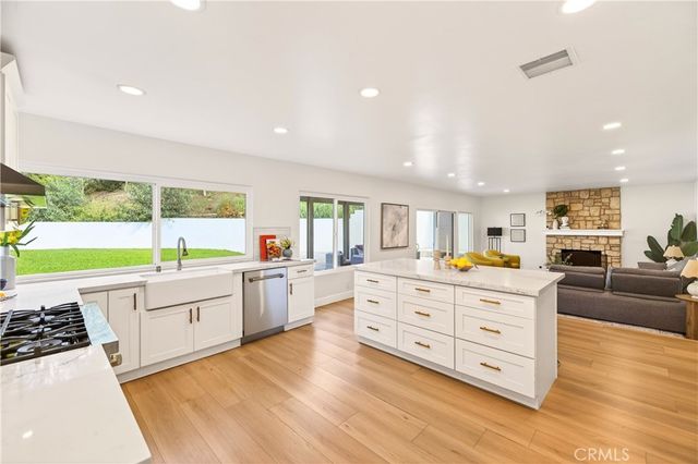 1070 S Road Runner, Anaheim, CA 92807