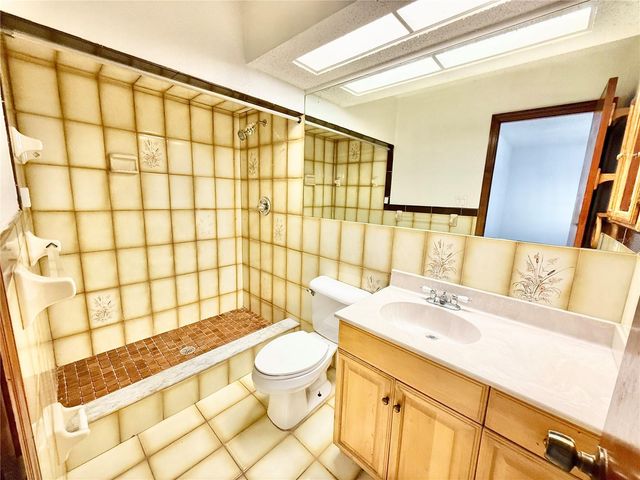 8336 JACKSON SPRINGS ROAD, Tampa, FL 33615