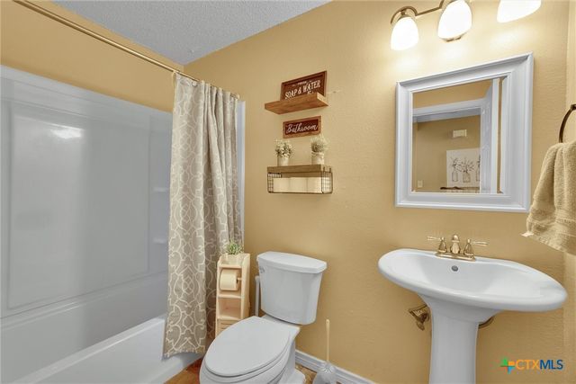 6747 Sunlit Pass Drive, San Antonio, TX 78239