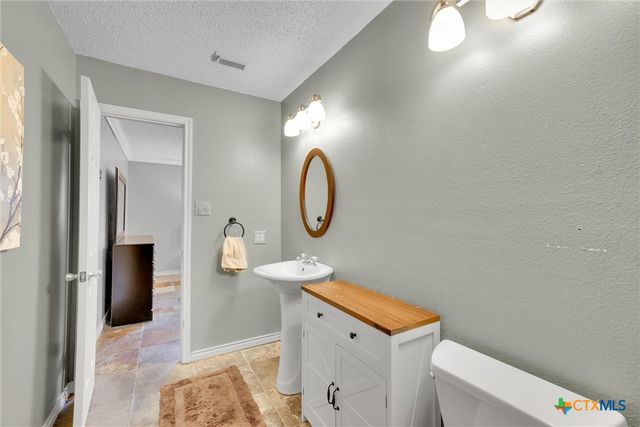 6747 Sunlit Pass Drive, San Antonio, TX 78239