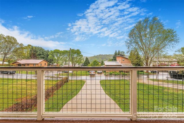 45 Tahkieostie Trail, Asheville, NC 28806