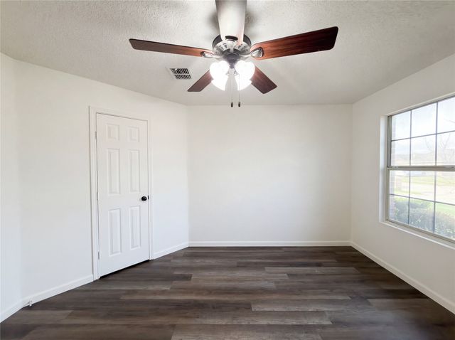 8505 Seven Oaks Lane, Denton, TX 76210