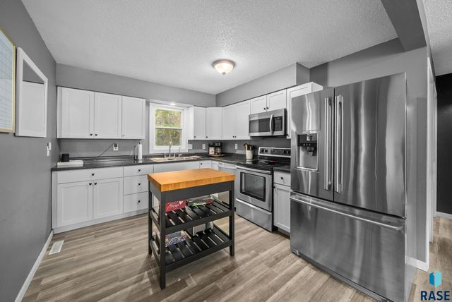 205 S 1st Ave, Brandon, SD 57005
