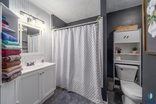 205 S 1st Ave, Brandon, SD 57005