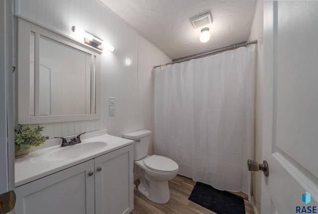 205 S 1st Ave, Brandon, SD 57005