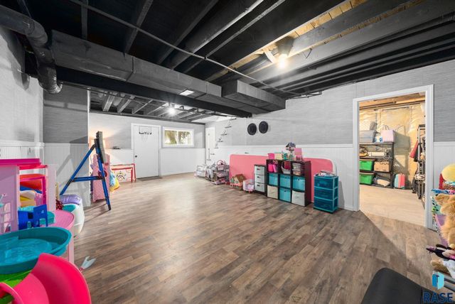 205 S 1st Ave, Brandon, SD 57005