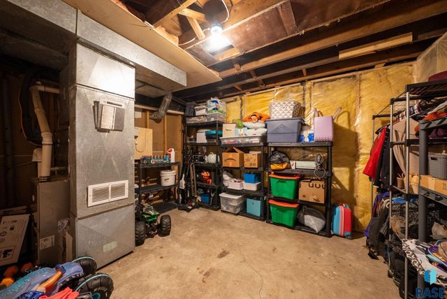 205 S 1st Ave, Brandon, SD 57005