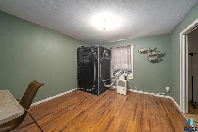 205 S 1st Ave, Brandon, SD 57005