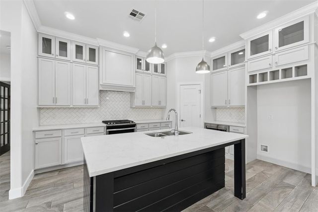 5616 St James Place, Oklahoma City, OK 73179