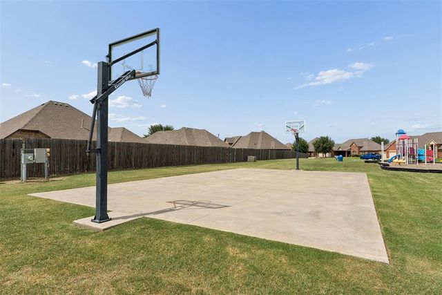 5616 St James Place, Oklahoma City, OK 73179
