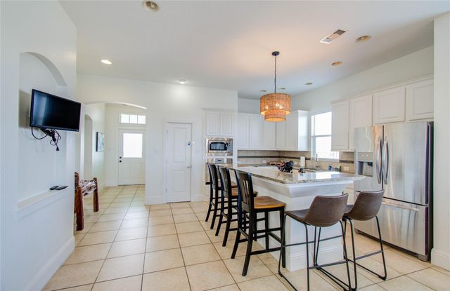 1035 Rollover Circle, Gilchrist, TX 77617