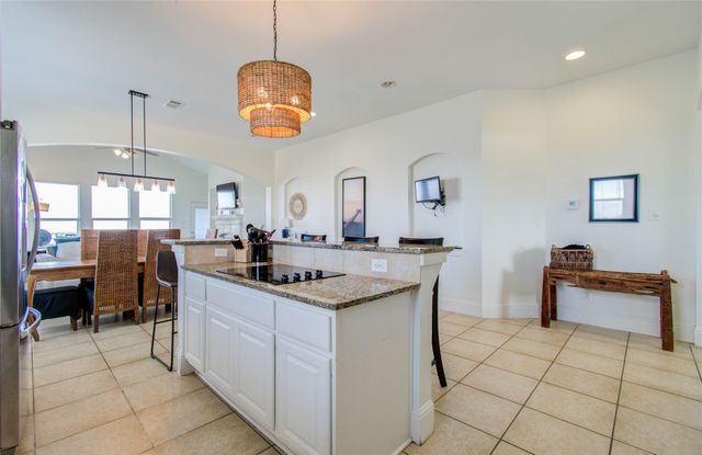 1035 Rollover Circle, Gilchrist, TX 77617