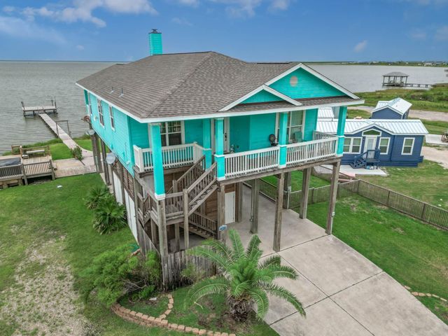 1035 Rollover Circle, Gilchrist, TX 77617