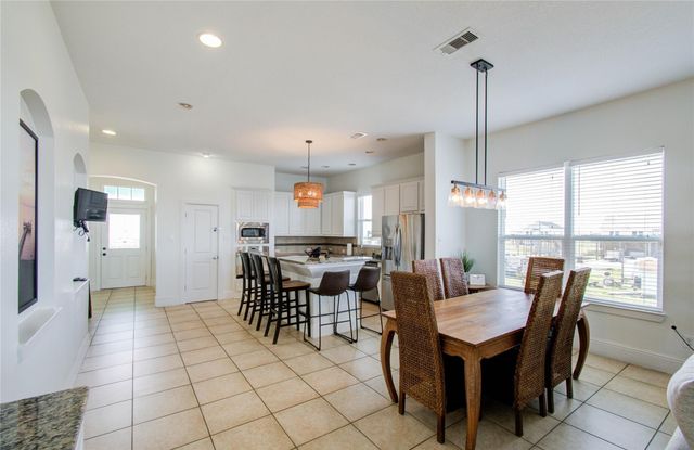 1035 Rollover Circle, Gilchrist, TX 77617