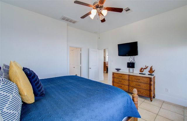1035 Rollover Circle, Gilchrist, TX 77617