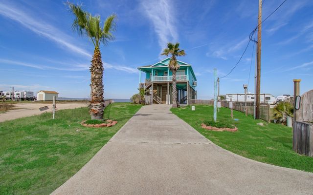 1035 Rollover Circle, Gilchrist, TX 77617