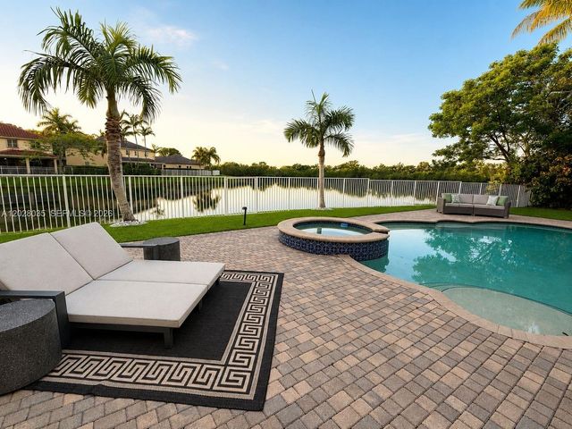 1088 Skylark Drive, Weston, FL 33327