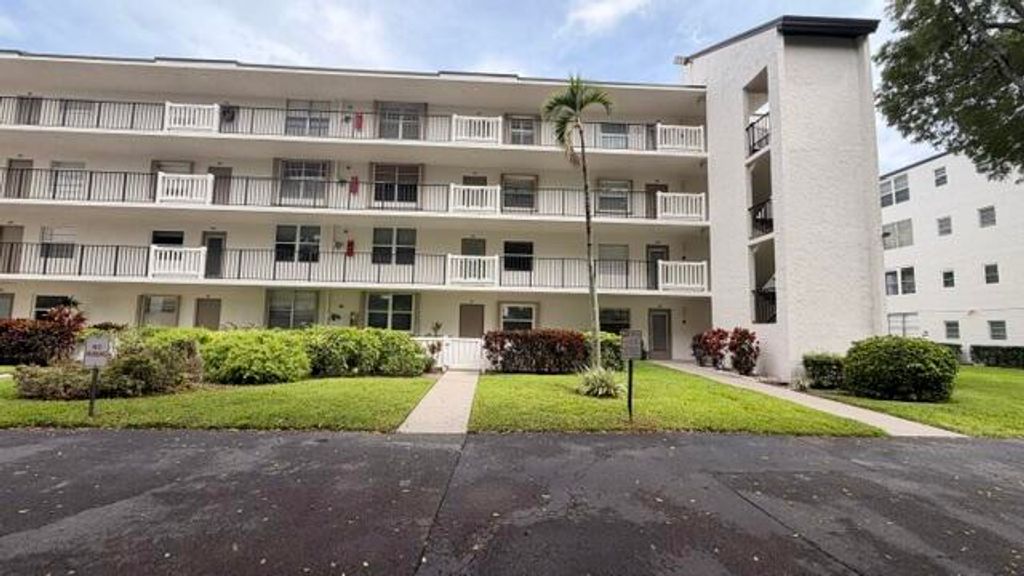 24 Abbey Lane 107, Delray Beach, FL 33446