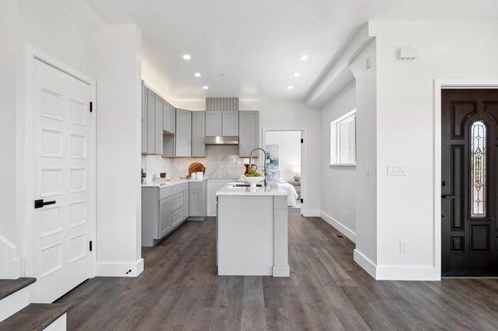 Image 14 of property listing at 543 Filbert Street, Half Moon Bay, CA 94019