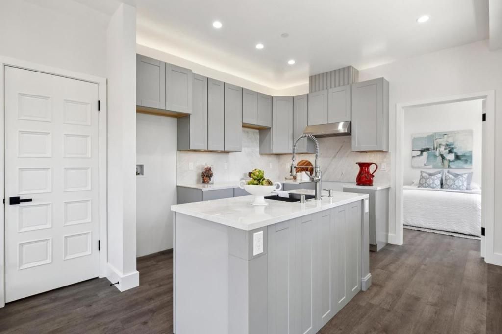 Image 15 of property listing at 543 Filbert Street, Half Moon Bay, CA 94019