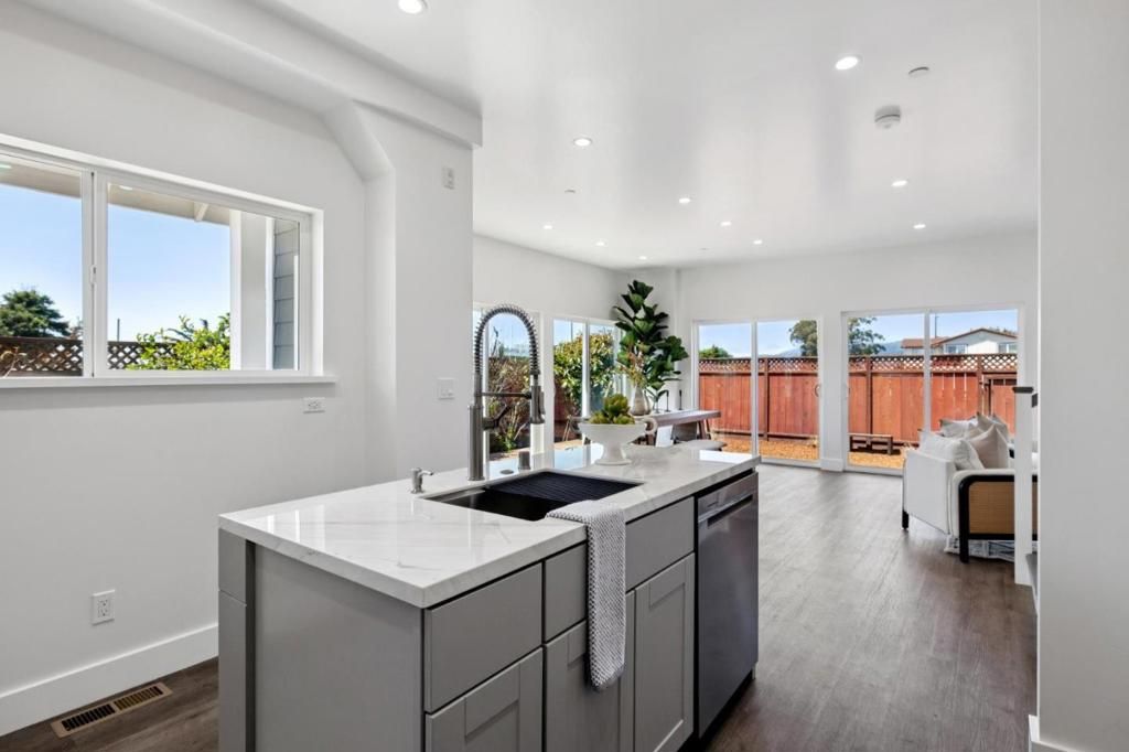 Image 17 of property listing at 543 Filbert Street, Half Moon Bay, CA 94019
