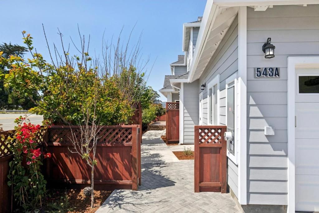 Image 2 of property listing at 543 Filbert Street, Half Moon Bay, CA 94019
