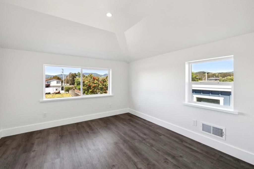 Image 23 of property listing at 543 Filbert Street, Half Moon Bay, CA 94019