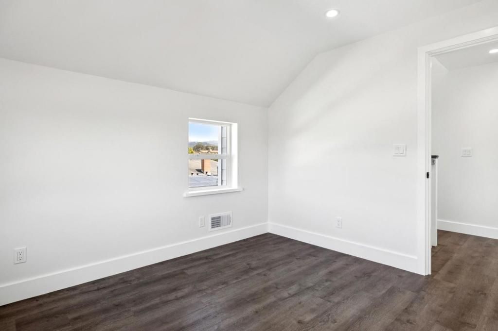 Image 25 of property listing at 543 Filbert Street, Half Moon Bay, CA 94019