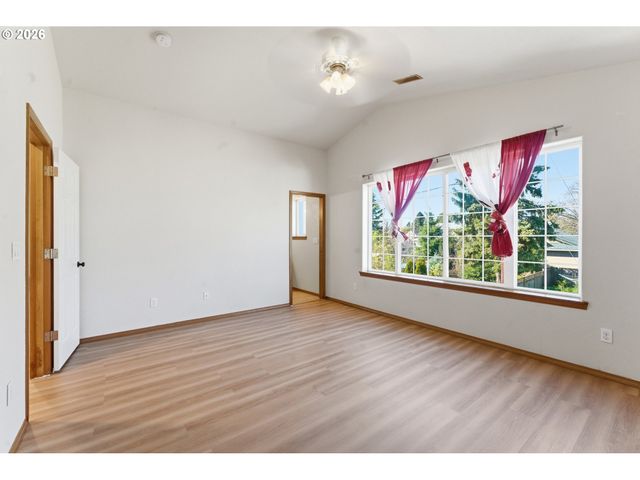 9916 Se LIEBE Ct, Portland, OR 97266