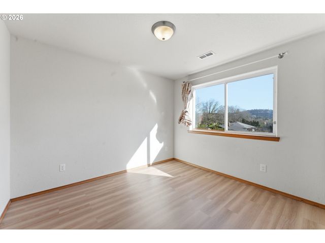 9916 Se LIEBE Ct, Portland, OR 97266