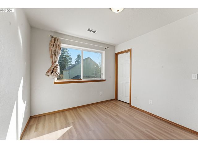 9916 Se LIEBE Ct, Portland, OR 97266