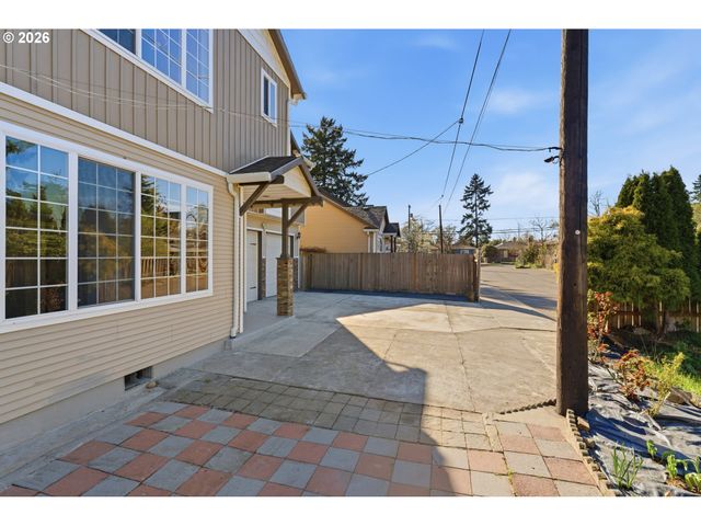 9916 Se LIEBE Ct, Portland, OR 97266