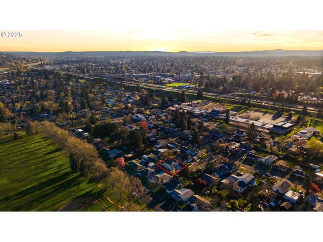 9916 Se LIEBE Ct, Portland, OR 97266