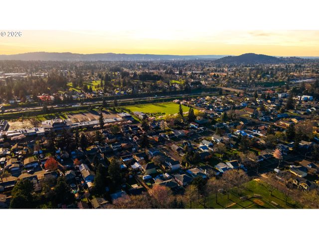 9916 Se LIEBE Ct, Portland, OR 97266