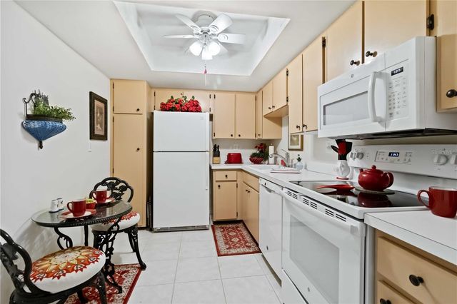 618 BIRD BAY DRIVE S 201, Venice, FL 34285